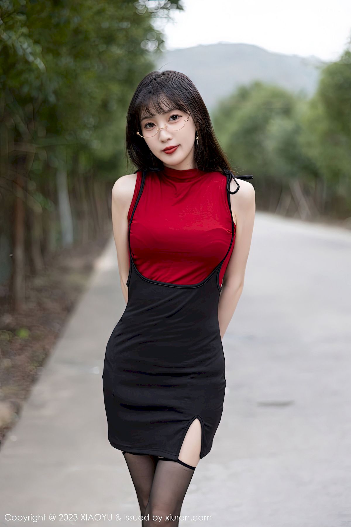 [XIAOYU语画界] VOL.950 模特林星阑 - 红色上衣+黑丝吊裙性感写真-御萝部落