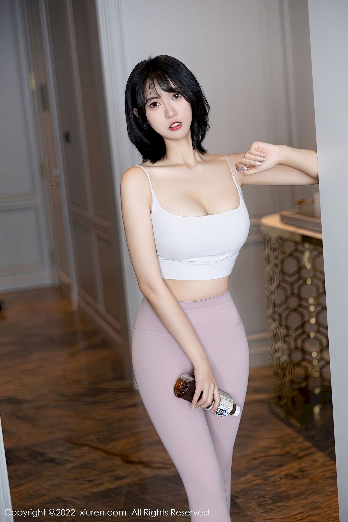 [秀人XiuRen] No.5885 模特林子遥 - 浅色瑜伽服+曼妙身姿性感写真-御萝部落