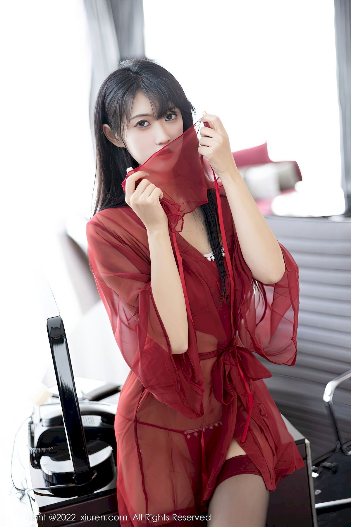 [秀人XiuRen] No.5850 模特林子遥 - 红黑两套服饰+曼妙身姿性感写真-御萝部落