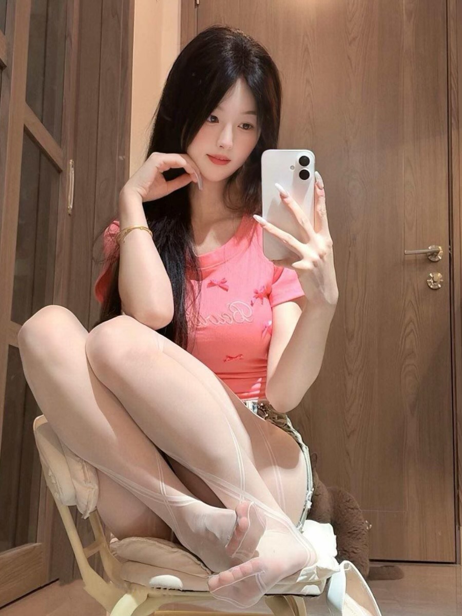 小甜酒子,短视频舞蹈博主,青春气息博主,颜值身材反差博主,幽默诱人短视频风格,宝藏女博主-御萝部落