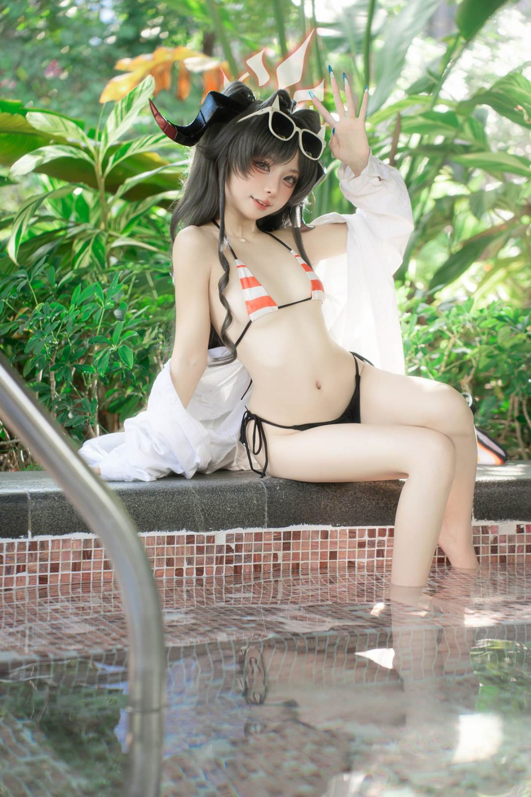 纸悦Etsu_ko – 蔚蓝档案 鬼怒川霞水着：泳池水着白外套 44P-御萝部落