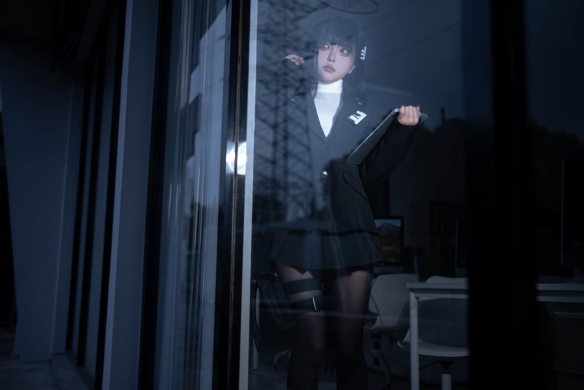 矢量鱼 - cos 调月莉音：真人写实性感兔女郎 黑发巨乳黑丝开档 极致诱惑无修正 36P-御萝部落