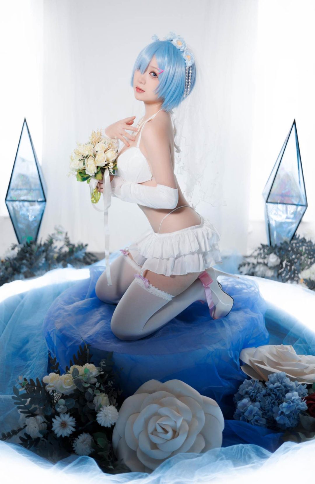 樱落酱w – 蕾姆花嫁：蓝发婚纱白丝美腿 25P-御萝部落