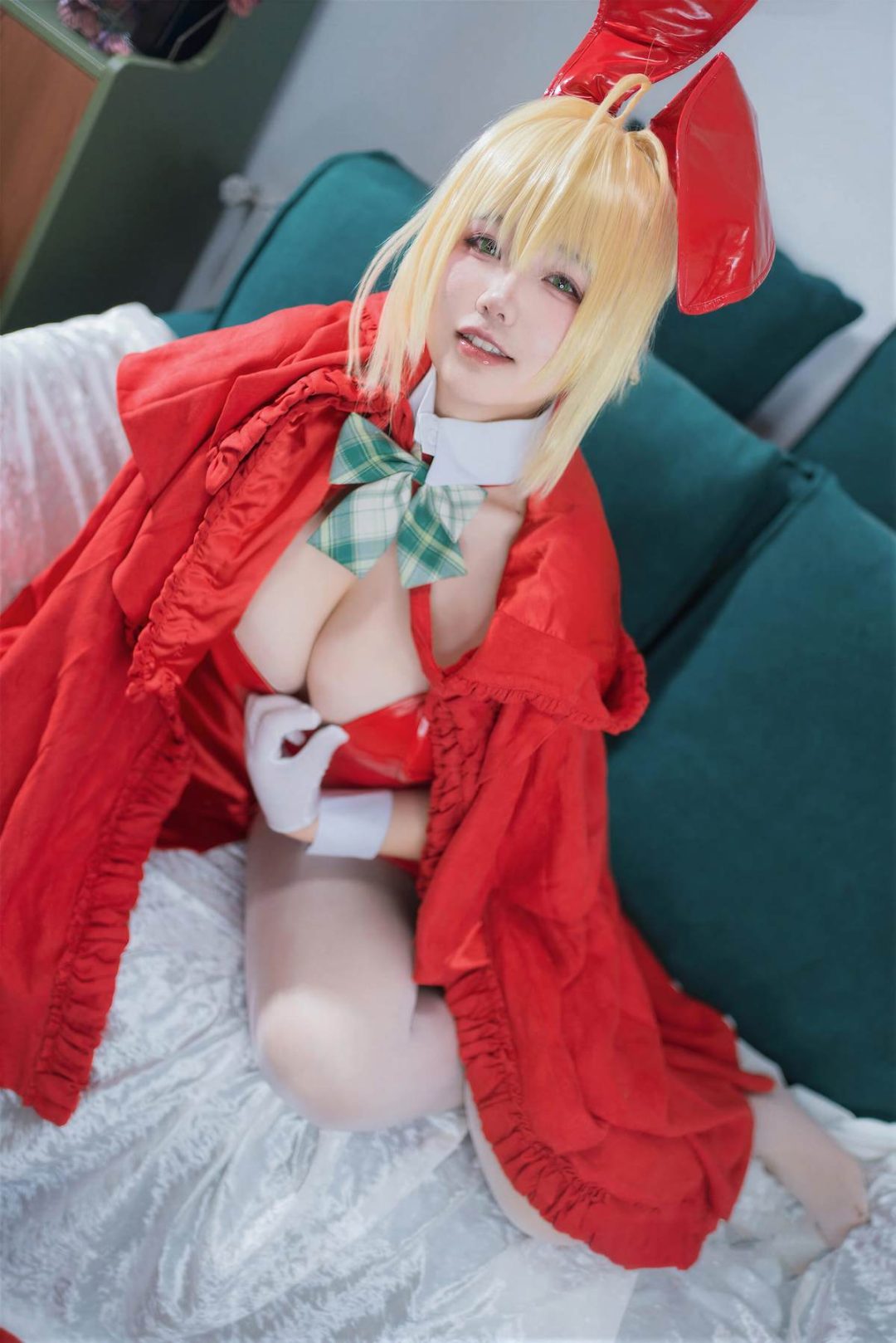 阿半今天很开心 – FGO 尼禄圣诞节：红白紧身巨乳美腿还原 71P-御萝部落