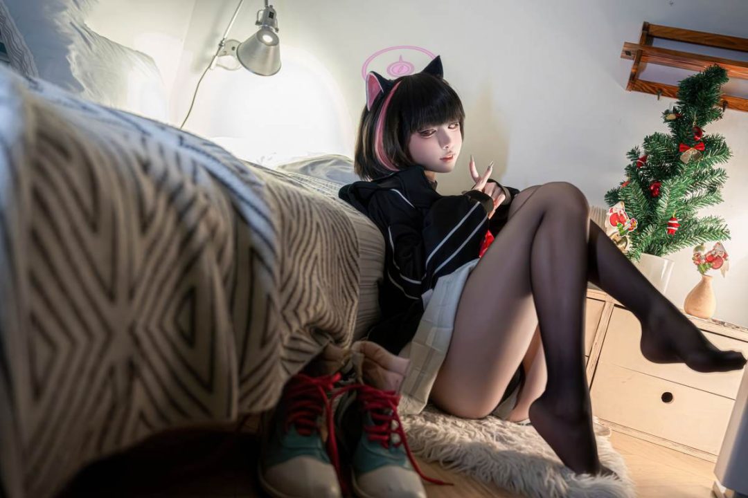 纸悦Etsu_ko – 蔚蓝档案 杏山和纱：黑丝猫耳水手服 美腿床拍还原 55P-御萝部落