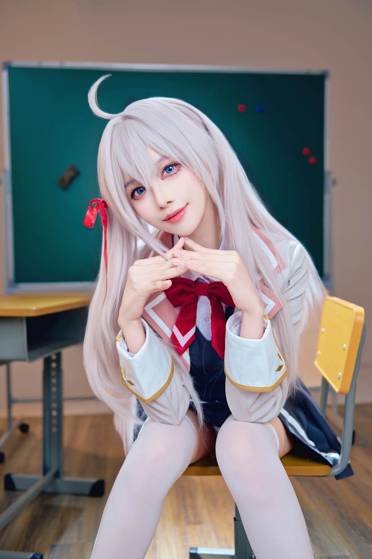 图片[1]-Shika小鹿鹿 – 艾莉同学：白发校园制服白丝教室写真 38P-御萝部落