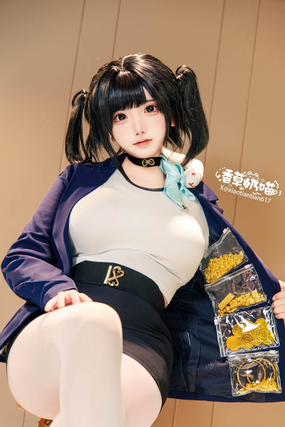 香草奶喵 – 胜利女神 妮姬 索拉：黑蓝外套白丝巨乳还原 136P22V-御萝部落