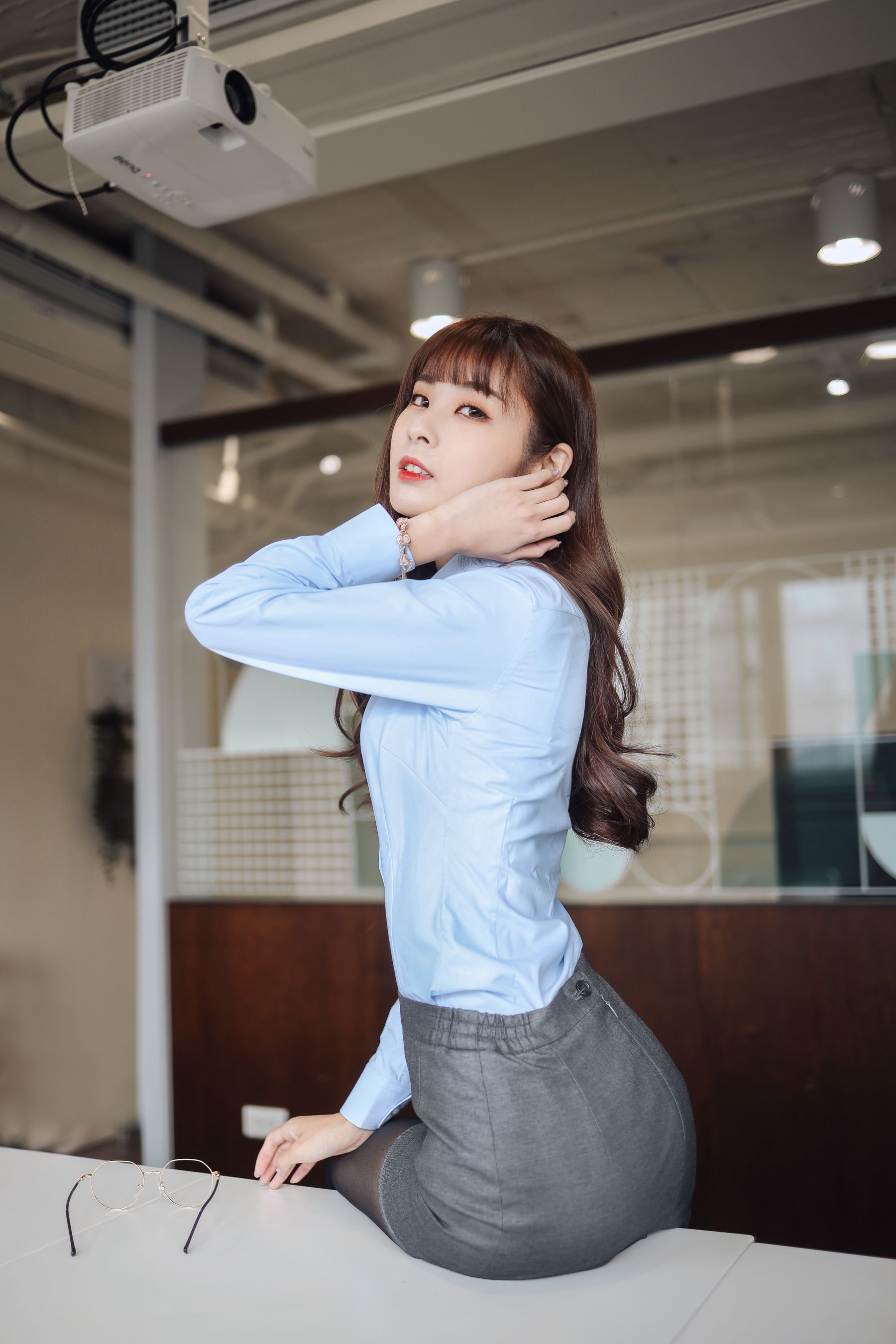 阳光美女泥泥汝黑丝美腿搭配职场OL白领主题写真 - 美女 --御萝部落