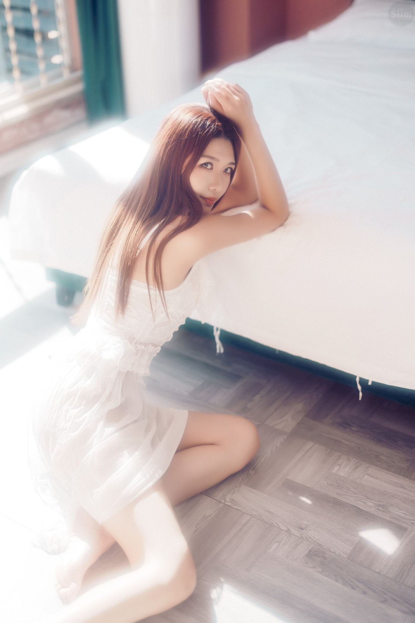 嫩模源纱希喵喵喵修长美腿搭配薄纱白裙私房写真 - 美女 --御萝部落