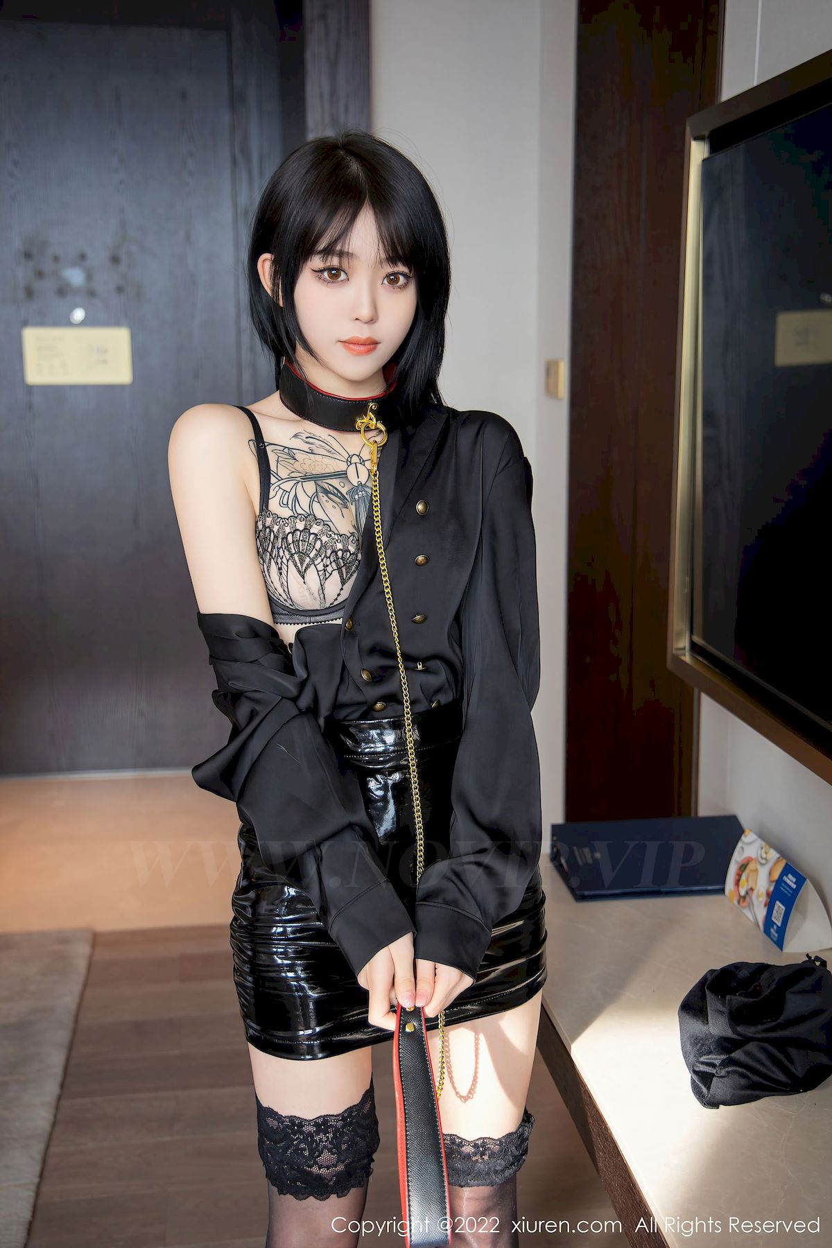 模特奶瓶子 - 黑丝美腿+黑色皮裙性感写真