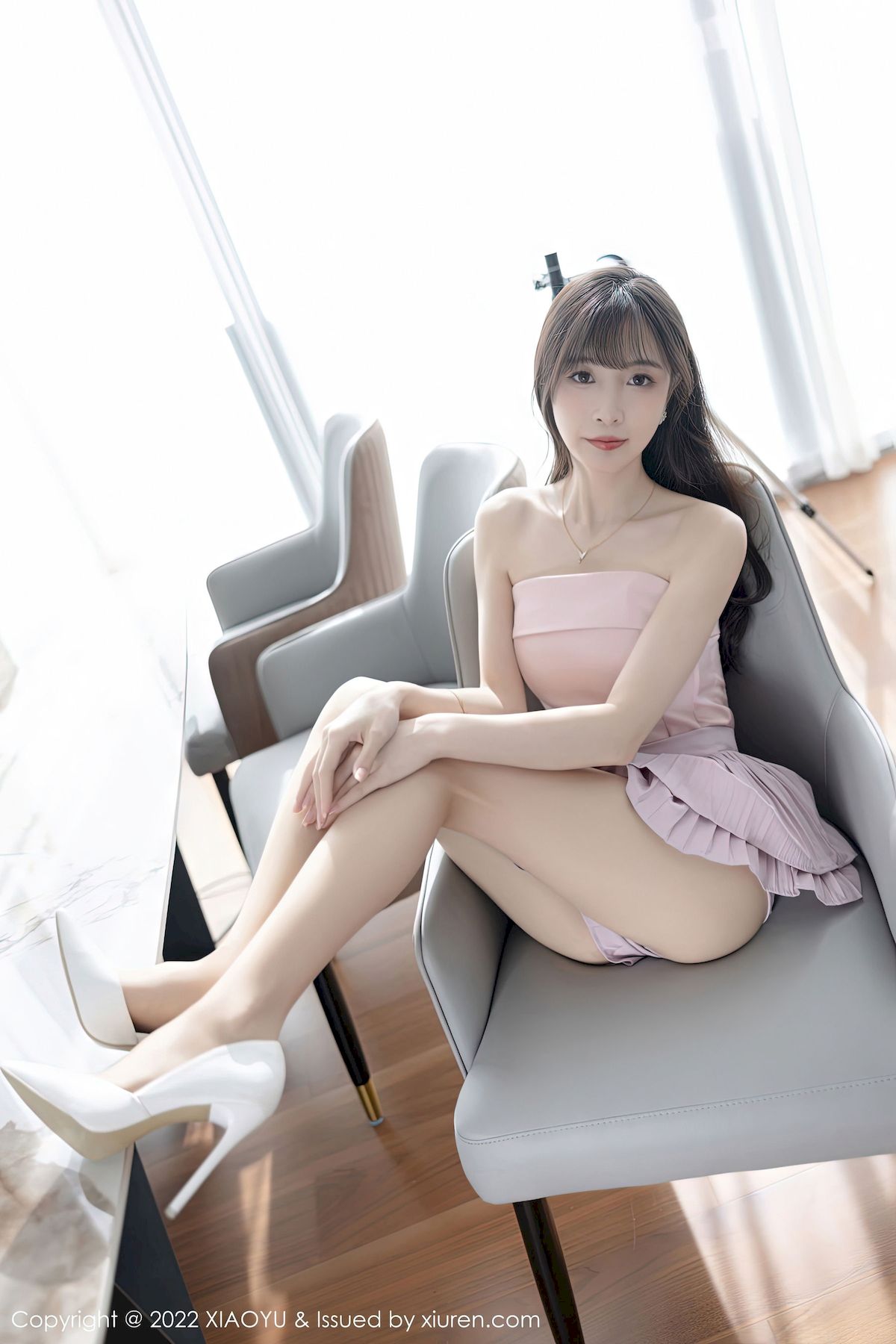 林星阑 - 粉色服饰+原色丝袜性感写真